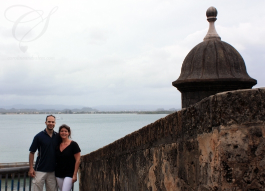 C&S by a seaside old city wall with one of the many symbols of Puerto Rico. C&S en avant d'un mur de la vieille ville et un des symboles les plus reconnus de Puerto Rico. 