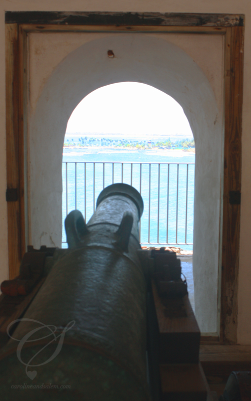Canon aimed at the beach? Un cannon qui vise la plage?