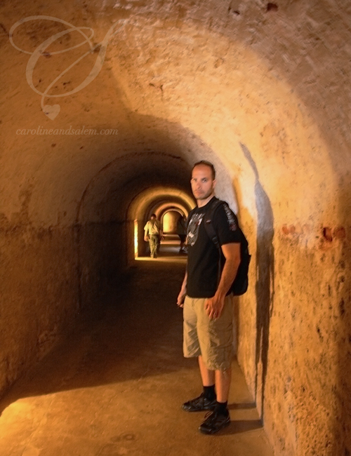 Tunnels inside the fortress. Les tunnels de la forteresse. 