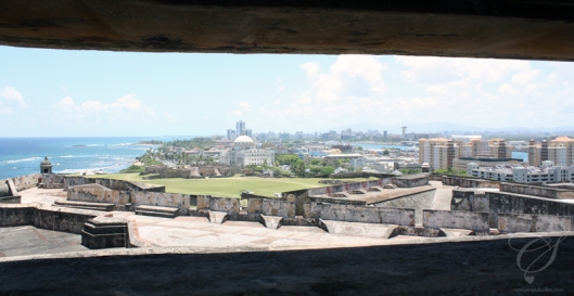 View from a WWII lookout, towards the east. La vue à partir d'un poste de guet datant de la 2e guerre mondiale. Vue vers l'est. 